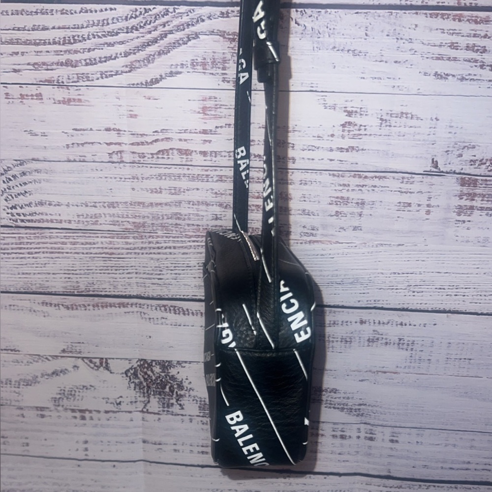 Balenciaga Everyday Logo Print Camera Bag - Picture 5 of 12